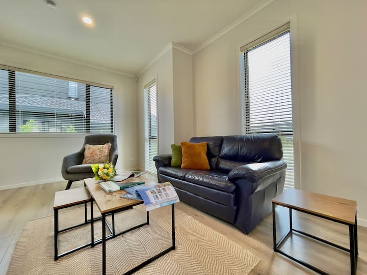 New Home 3br 2.5 Bath | 6 Mins To Beach, 3 Parking - Auckland