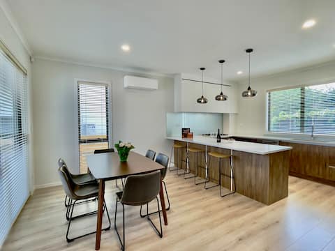 6 Min to Beach, Newly Built Family Haven