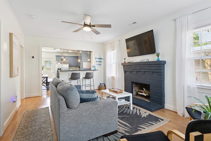 Cozy Cottage Smiley Palms - Hampton, VA