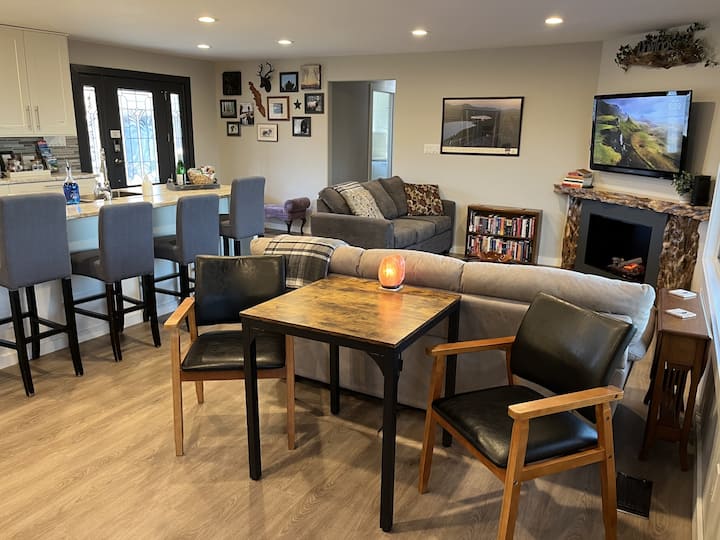 Fungua jiko la dhana/kuishi/kula.  Starehe ili ufurahie asili ya Amazon Prime!