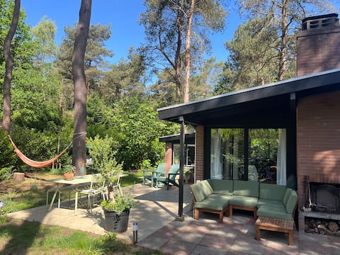 Family cottage including spacious forest garden & charging station