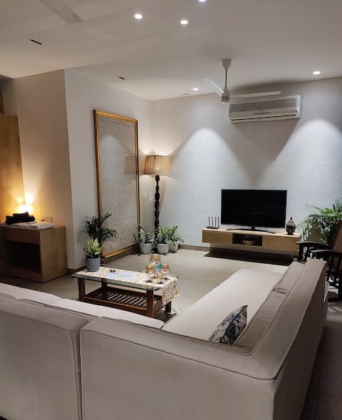 Evāra - A Studio Apartment