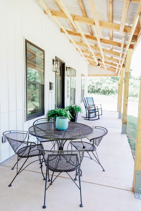 Cozy Peach Cottage near Horsehead Lake & Weddings