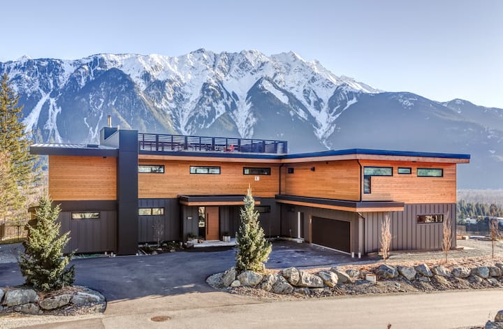 Breathtaking Mountain View W/private Pool&hot Tub - Canadá