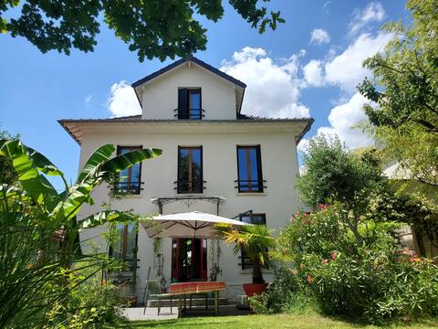 Paris and Disneyland – House with large garden