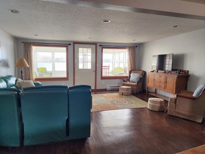 Lakefront Home W/ Sunroom Beach, Kayaks And More! - Coldwater, MI