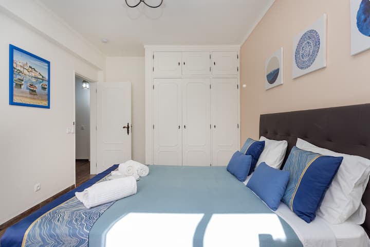 Dhomë gjumi e rehatshme për t 'u rivendosur pas një dite të gjatë argëtimi