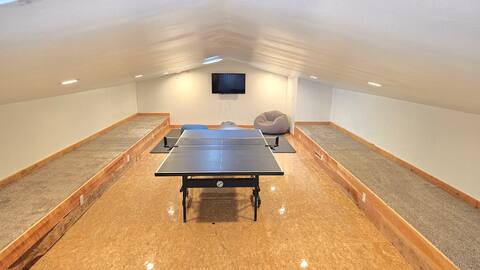 Near Yellowstone, Tetons, & Sand Dunes! Game Room!
