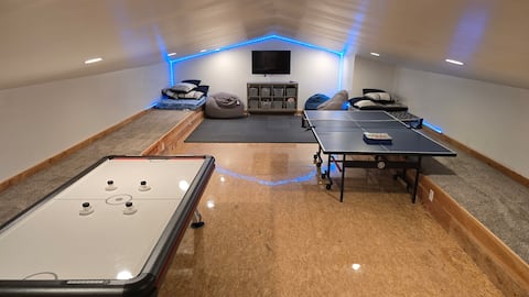 Game Room! Near Yellowstone, Tetons, & Sand Dunes!