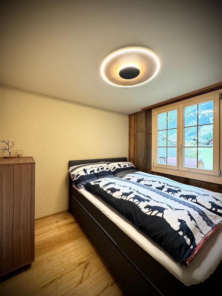 Manželská posteľ (box-spring) na hornom poschodí