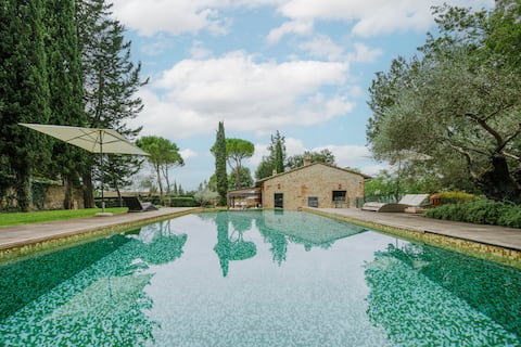 Villa with swimming pool surrounded by Florentine nature