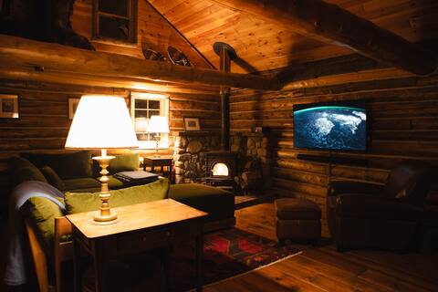 Newly Renovated Cabin w/ Lux Hot Tub