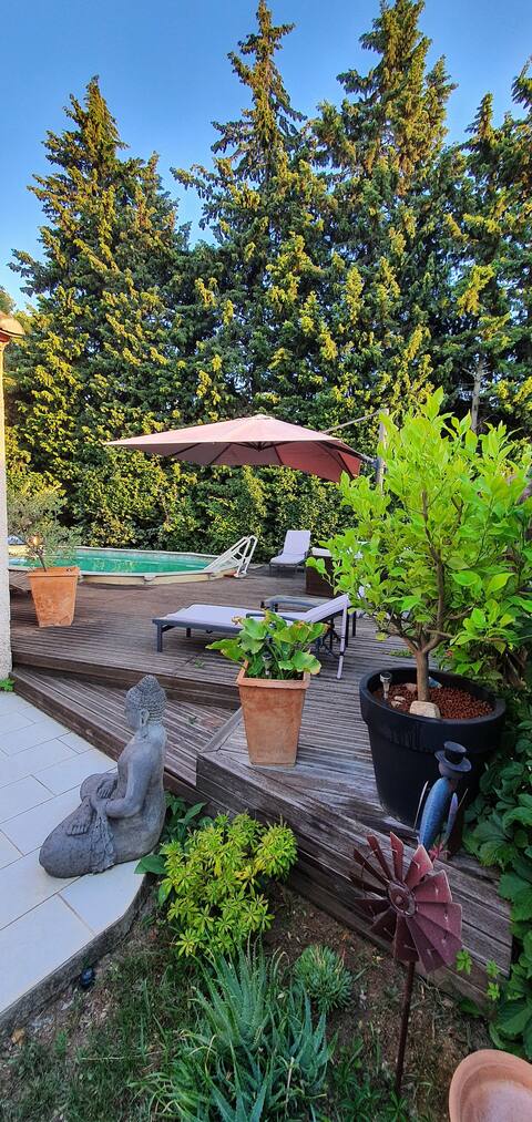 160 m² villa in the heart of the Alpilles, 8 to 10 people