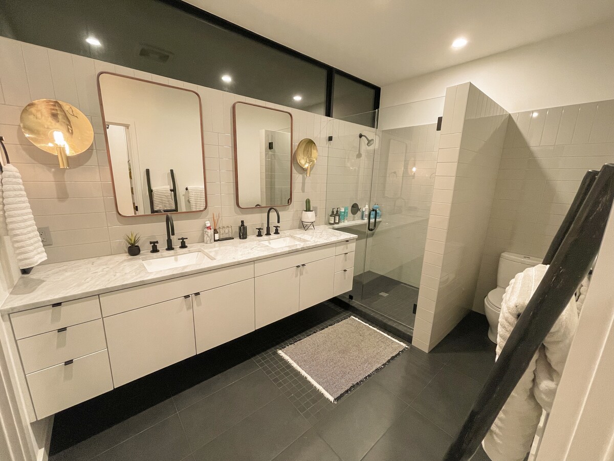 The Austin Oasis - Modern, Spacious & Very Central