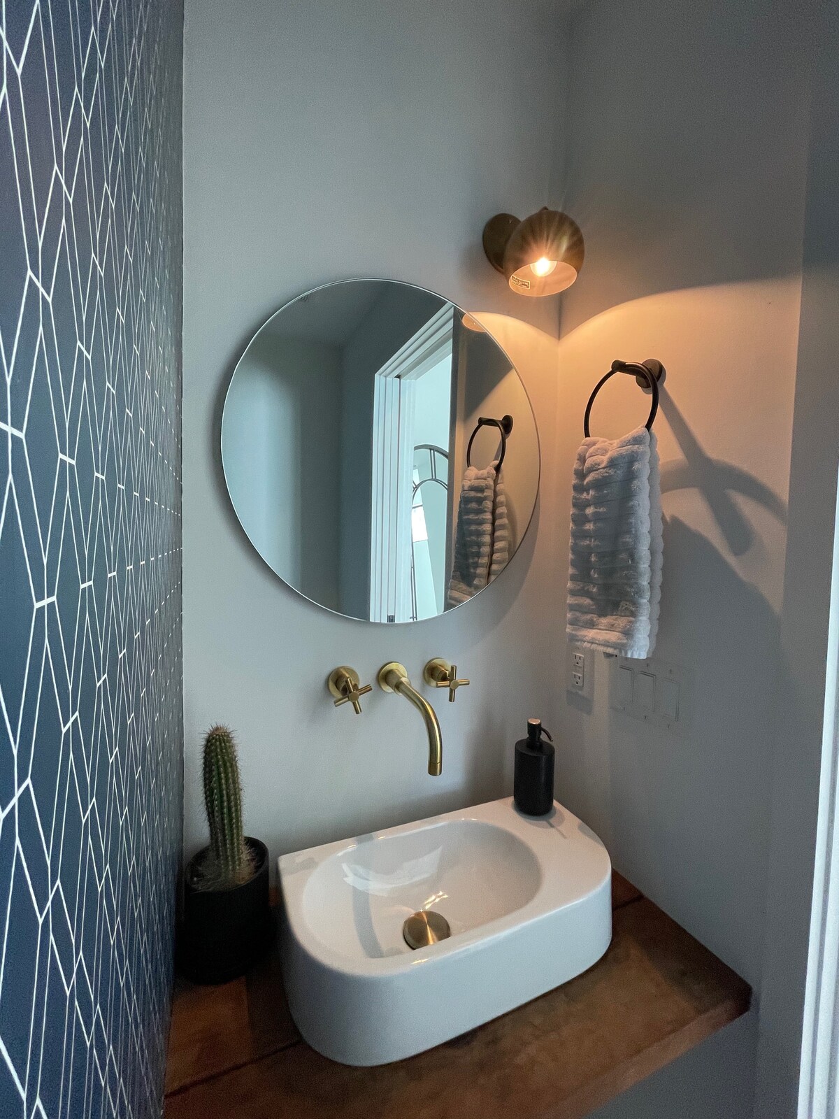 The Austin Oasis - Modern, Spacious & Very Central