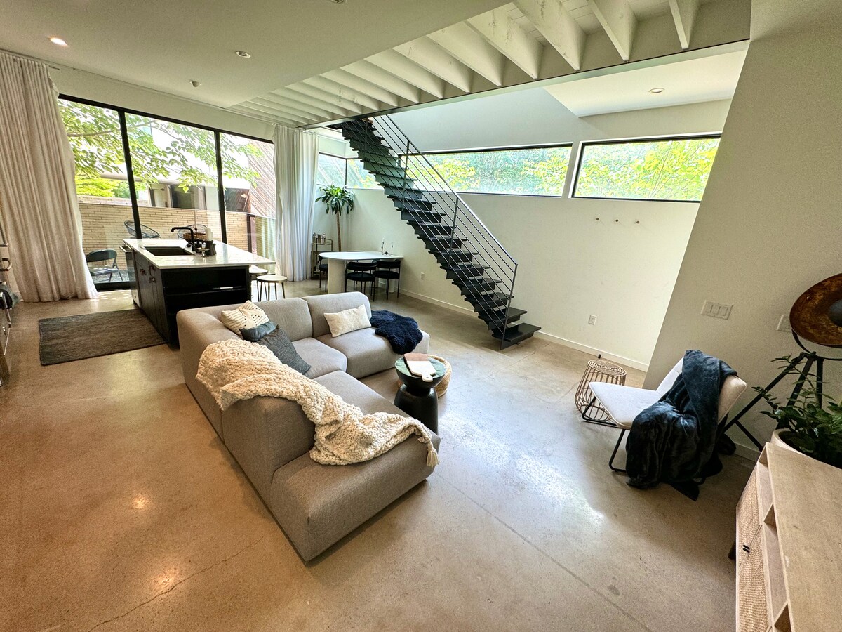 The Austin Oasis - Modern, Spacious & Very Central