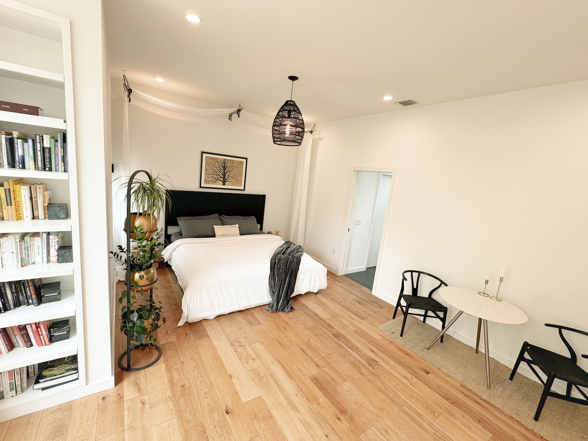 The Austin Oasis - Modern, Spacious & Very Central