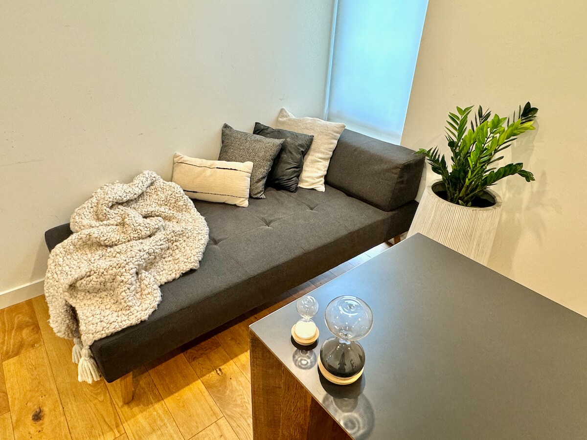 The Austin Oasis - Modern, Spacious & Very Central