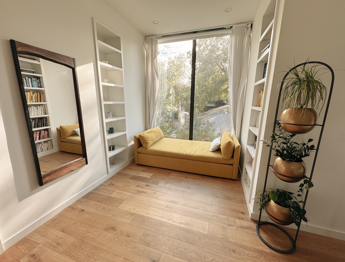 The Austin Oasis - Modern, Spacious & Very Central