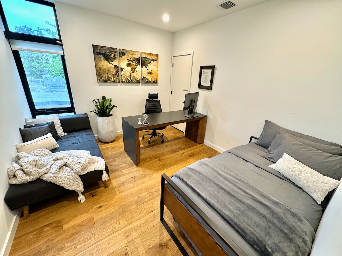 The Austin Oasis - Modern, Spacious & Very Central