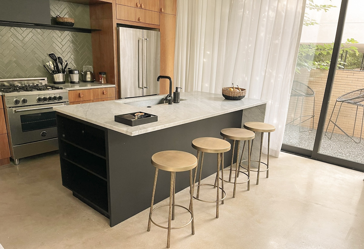 The Austin Oasis - Modern, Spacious & Very Central