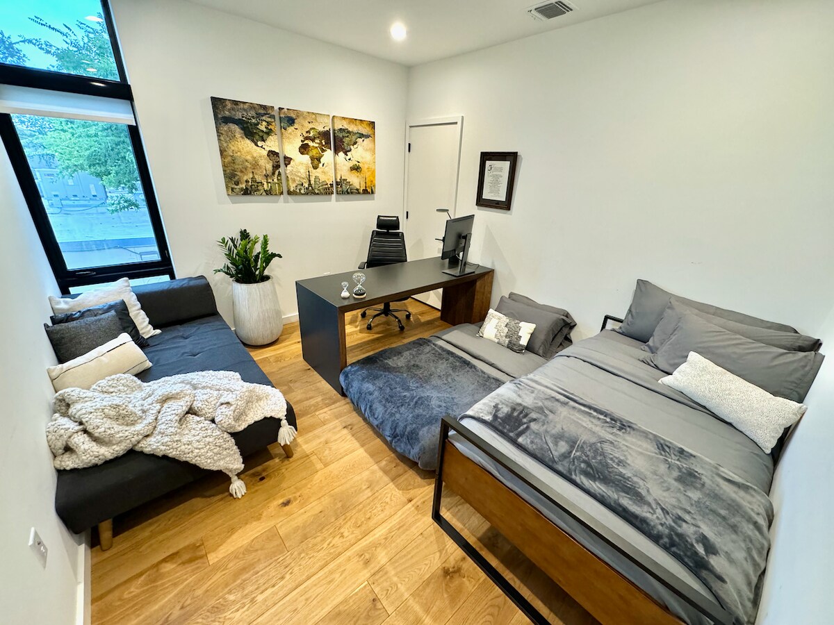 The Austin Oasis - Modern, Spacious & Very Central