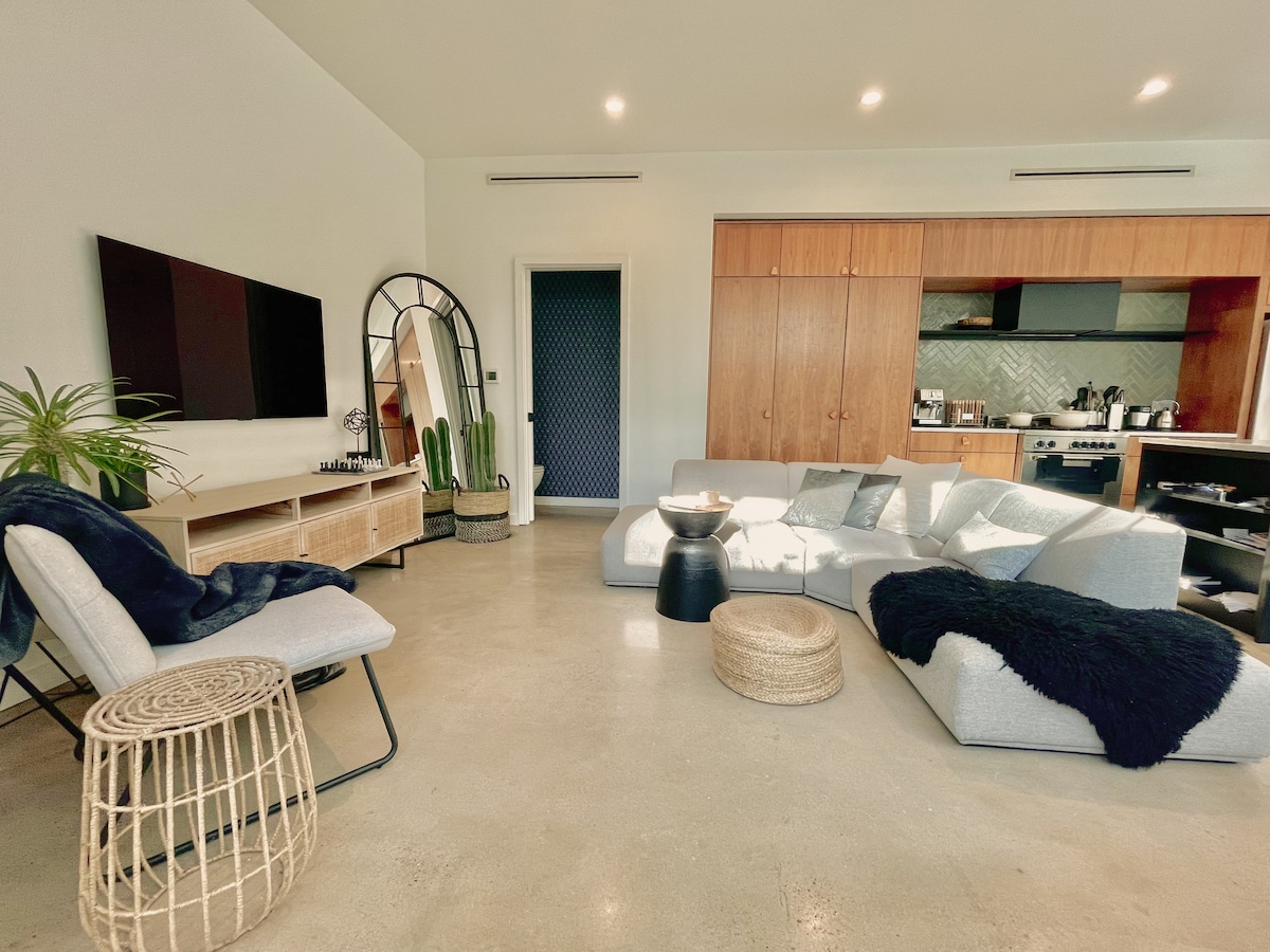 The Austin Oasis - Modern, Spacious & Very Central