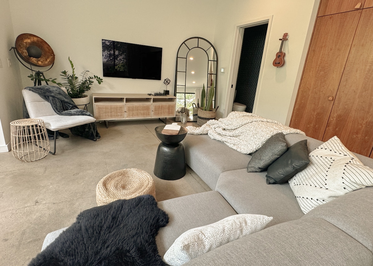 The Austin Oasis - Modern, Spacious & Very Central
