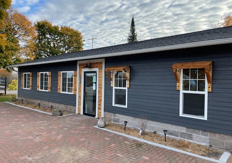 Quincy Hideaway  "THE Q"