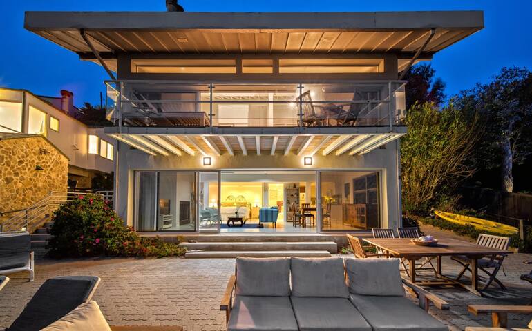 Amazing ocean front house on beach (6 guests MAX!) gallery image 3