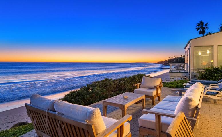 Amazing ocean front house on beach (6 guests MAX!) gallery image 4