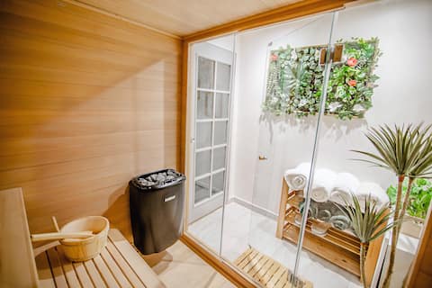 Luxury Central Modern Home | Hot Tub | Sauna 12PPL