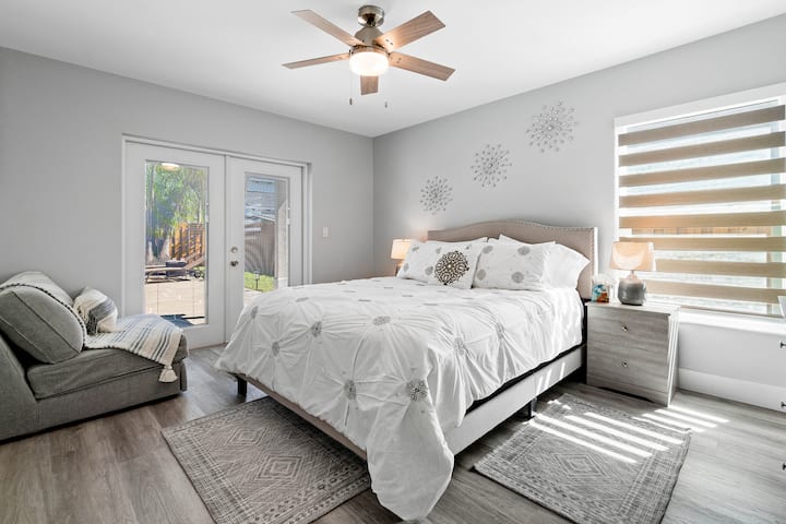 King size bed!