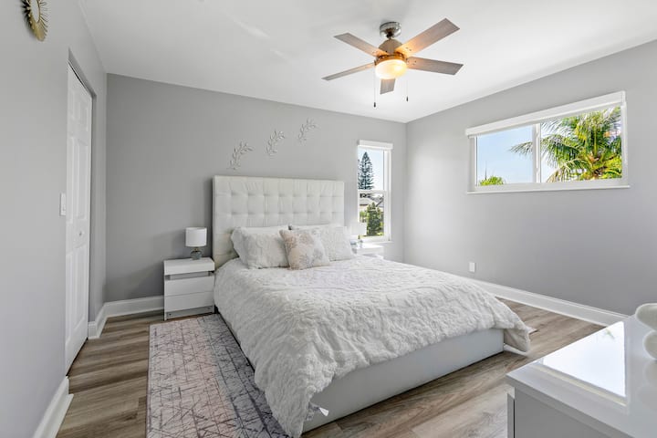 Beautiful spacious bedroom! Has a full length mirror and also TV.