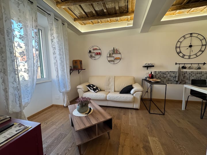 "In Piazza" Appartamento Borgo Medievale -65m²- - Nettuno