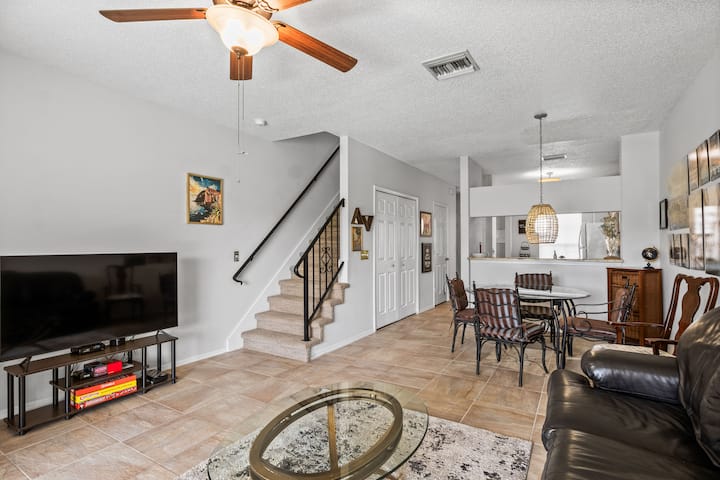 Lakefront Townhome In Sabal Key - Lakewood Ranch, FL