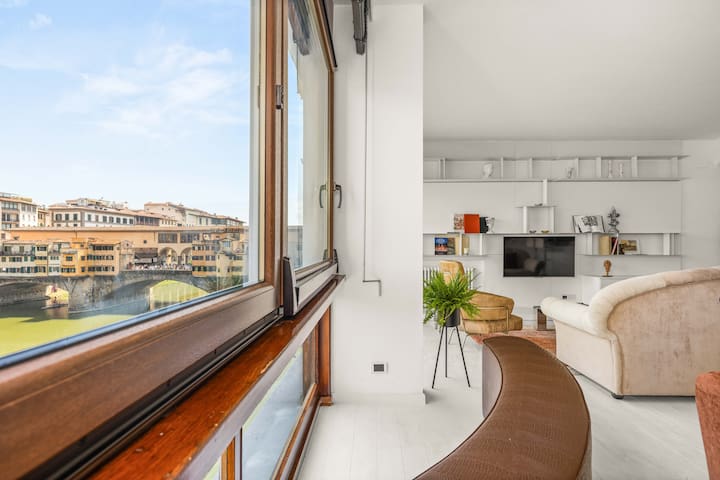 Design & Vista Unica sul Ponte Vecchio