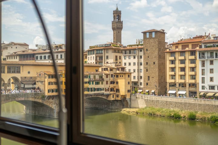 Ponte Vecchio Vista [abode on the Arno] gallery image 3