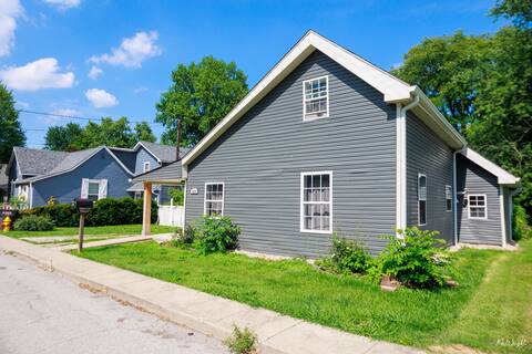 Specious & Cozy & Modern Retreat | 5 B | Sleeps 9+