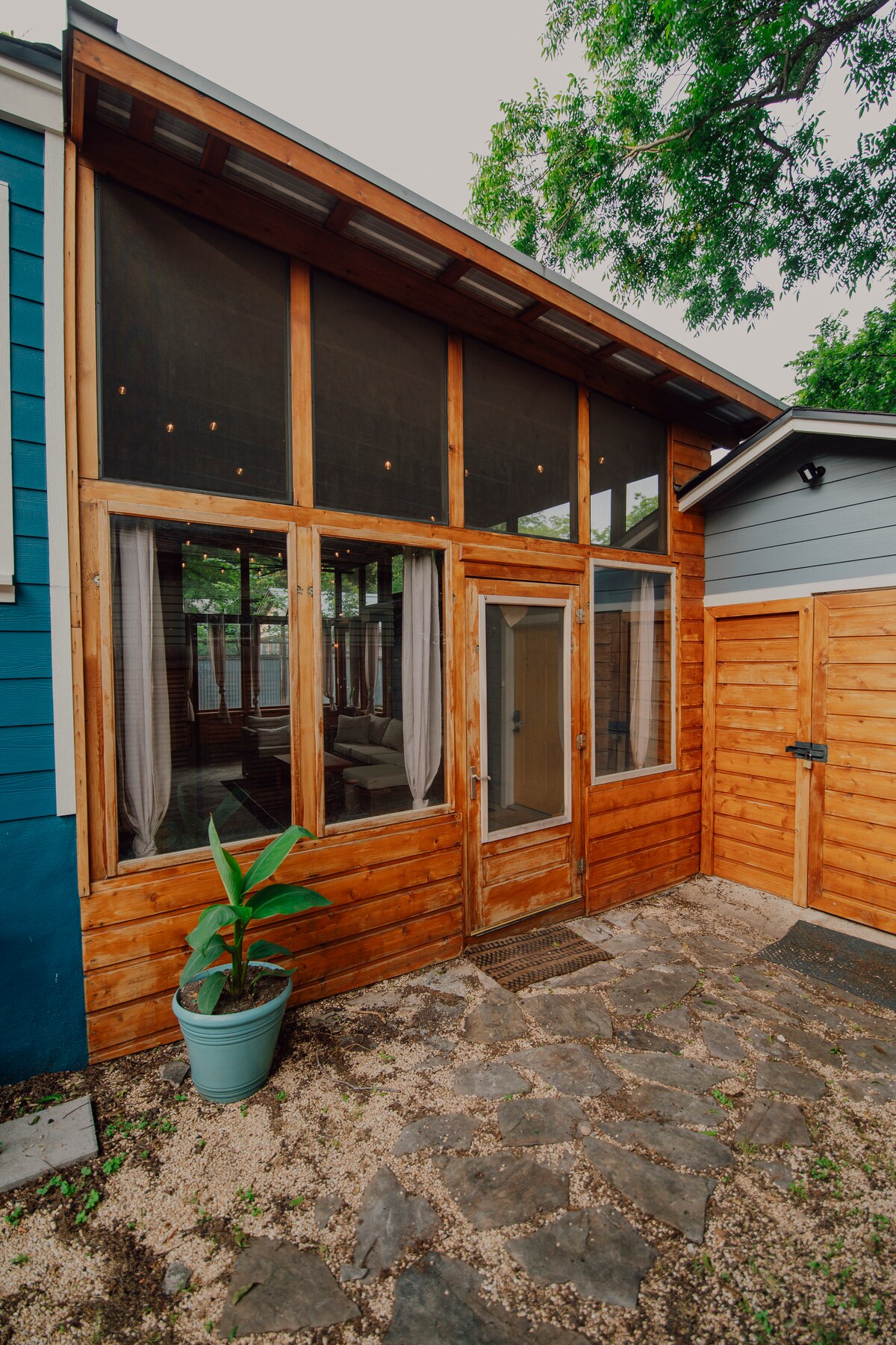 East Austin Cottage. Close to UT/Moody/Downtown.