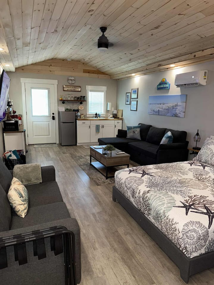 The Salty Cottage - Navarre, FL
