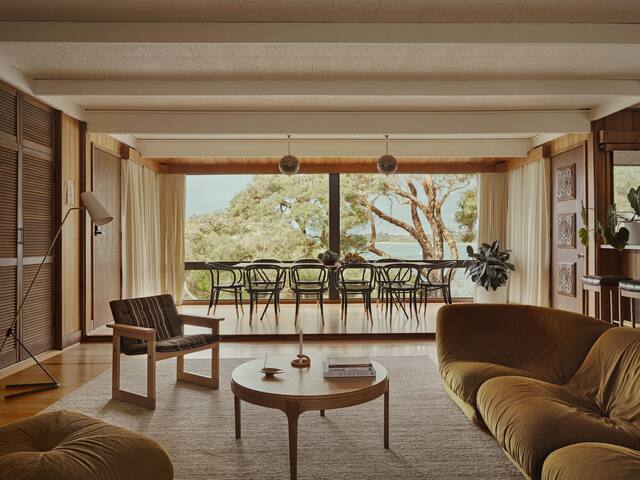 Kona Kahlua Sorrento: Absolute Beach Frontage gallery image 2