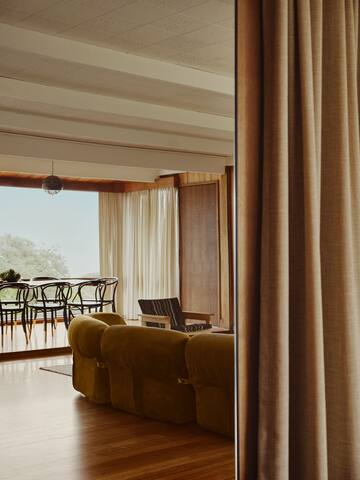 Kona Kahlua Sorrento: Absolute Beach Frontage gallery image 3