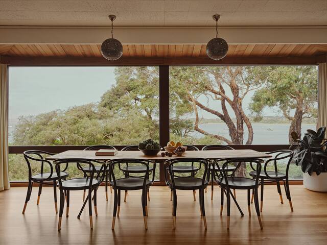 Kona Kahlua Sorrento: Absolute Beach Frontage