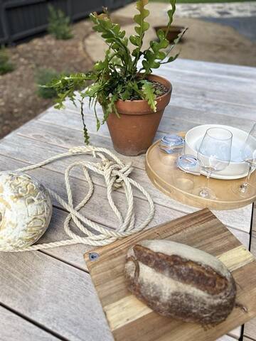 Kona Kahlua Sorrento: Absolute Beach Frontage gallery image 4