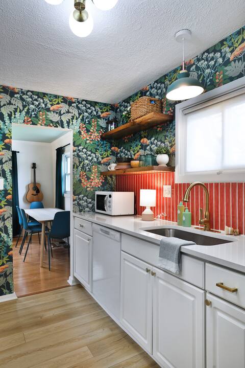 THE GOOD PLACE Uptown Westerville, Colorful & Cozy