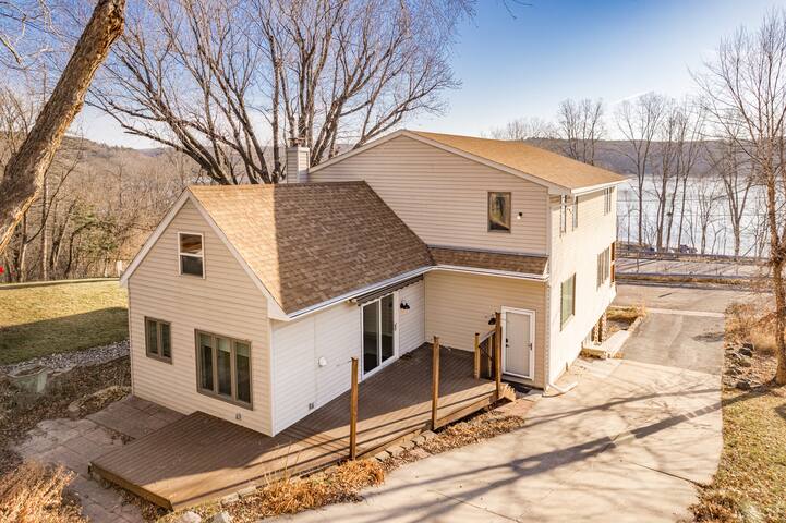 Stone’s Throw from St Croix & Downtown Stillwater