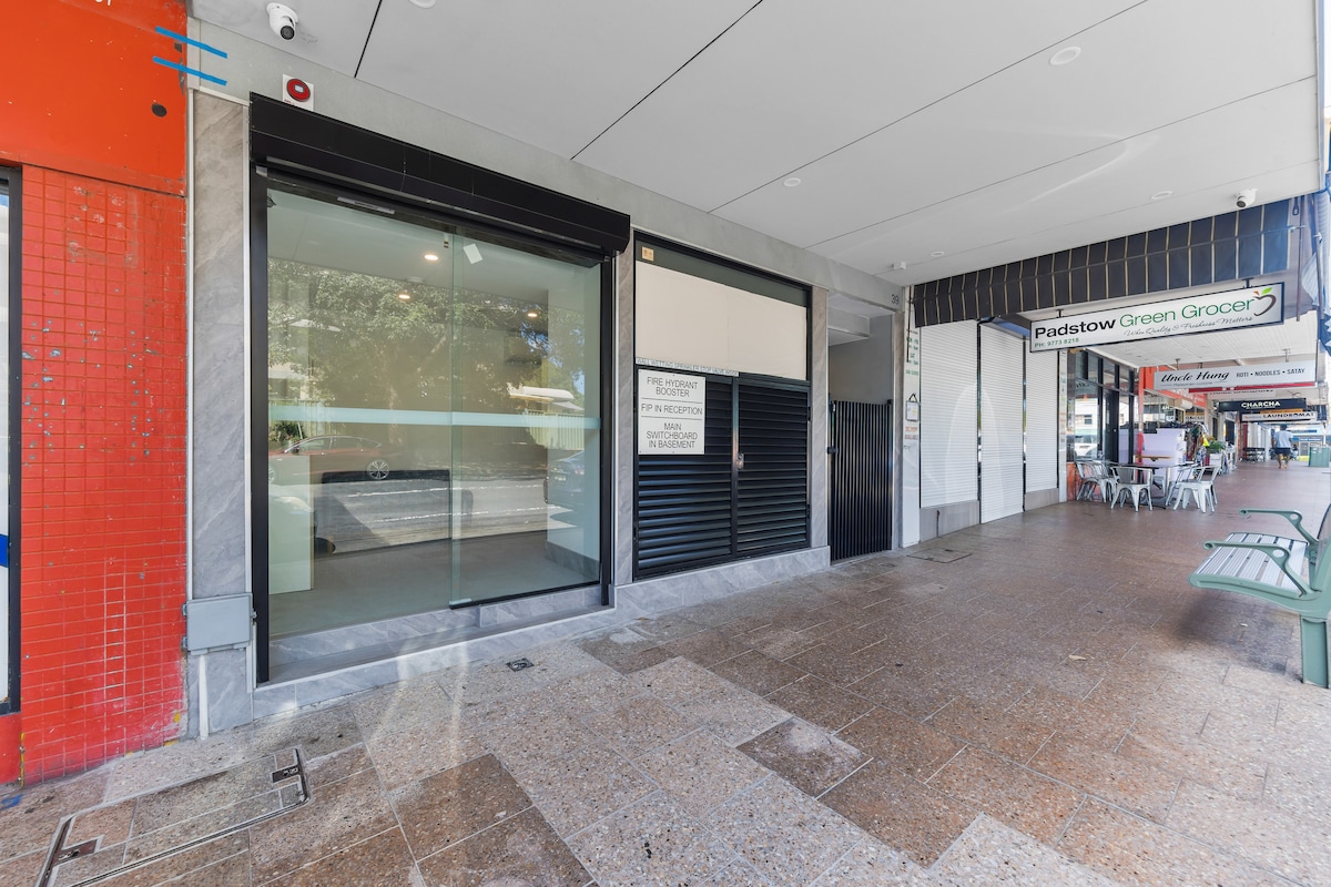 20% off Self-contained studio near train