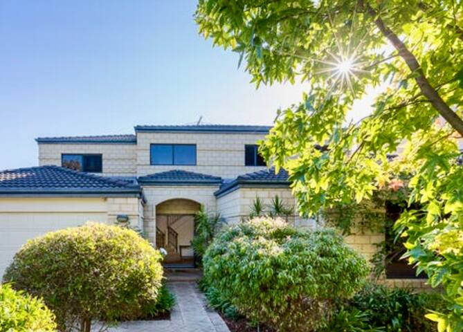 Ocean to River Retreat gallery image 3