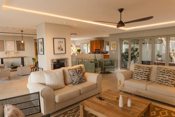 False Bay Escape – Pool, Gym, Sea Views gallery image 3